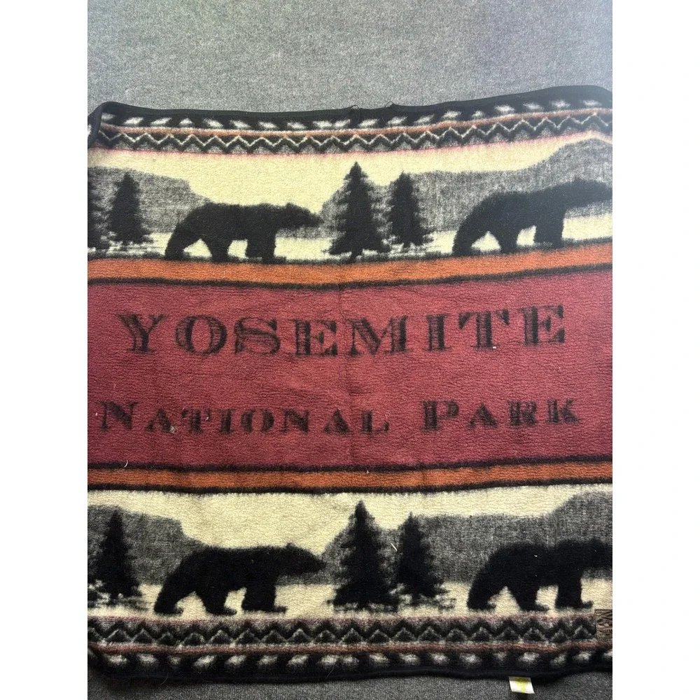 Earth Ragz Yosemite National Park Blanket Unisex OS Burgundy Bear Fleece Throw‎